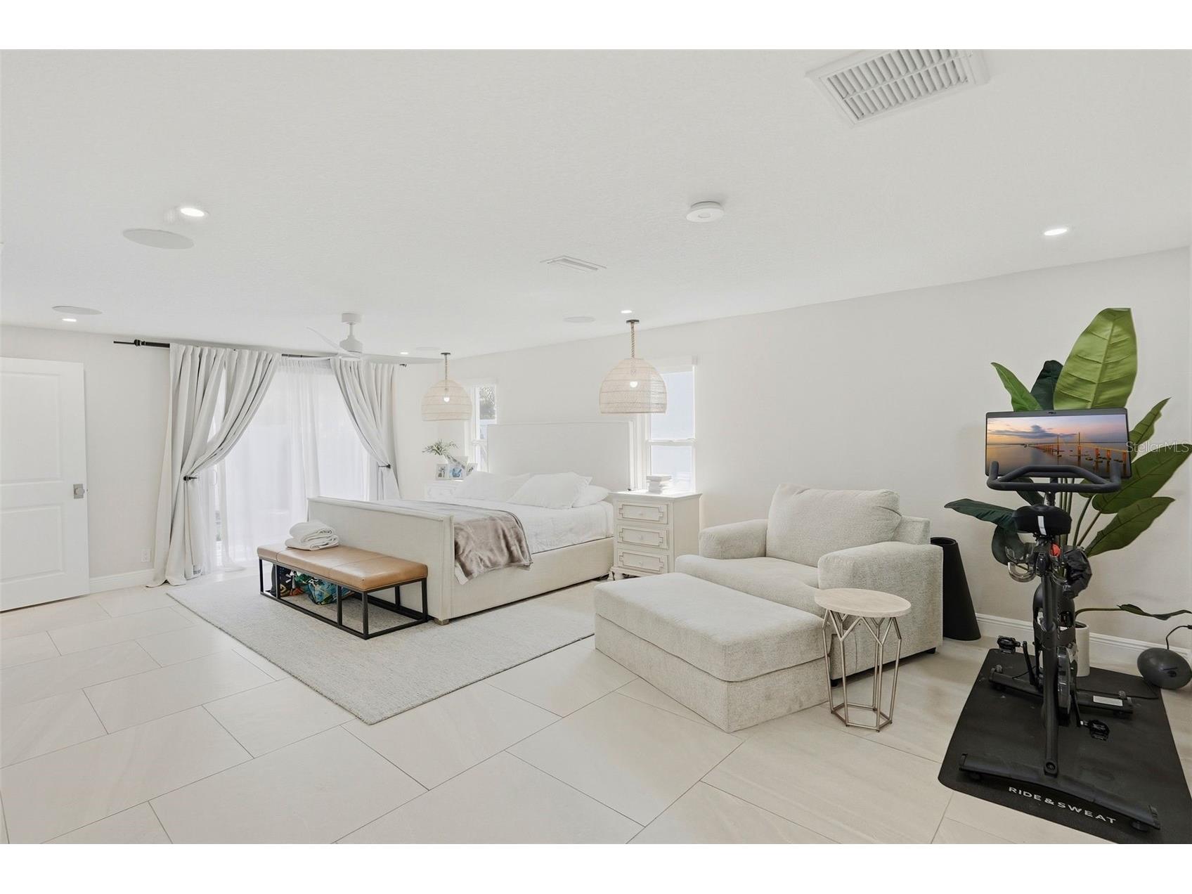 1024 44th Avenue NE Saint Petersburg FL 33703 TB8505296 image6
