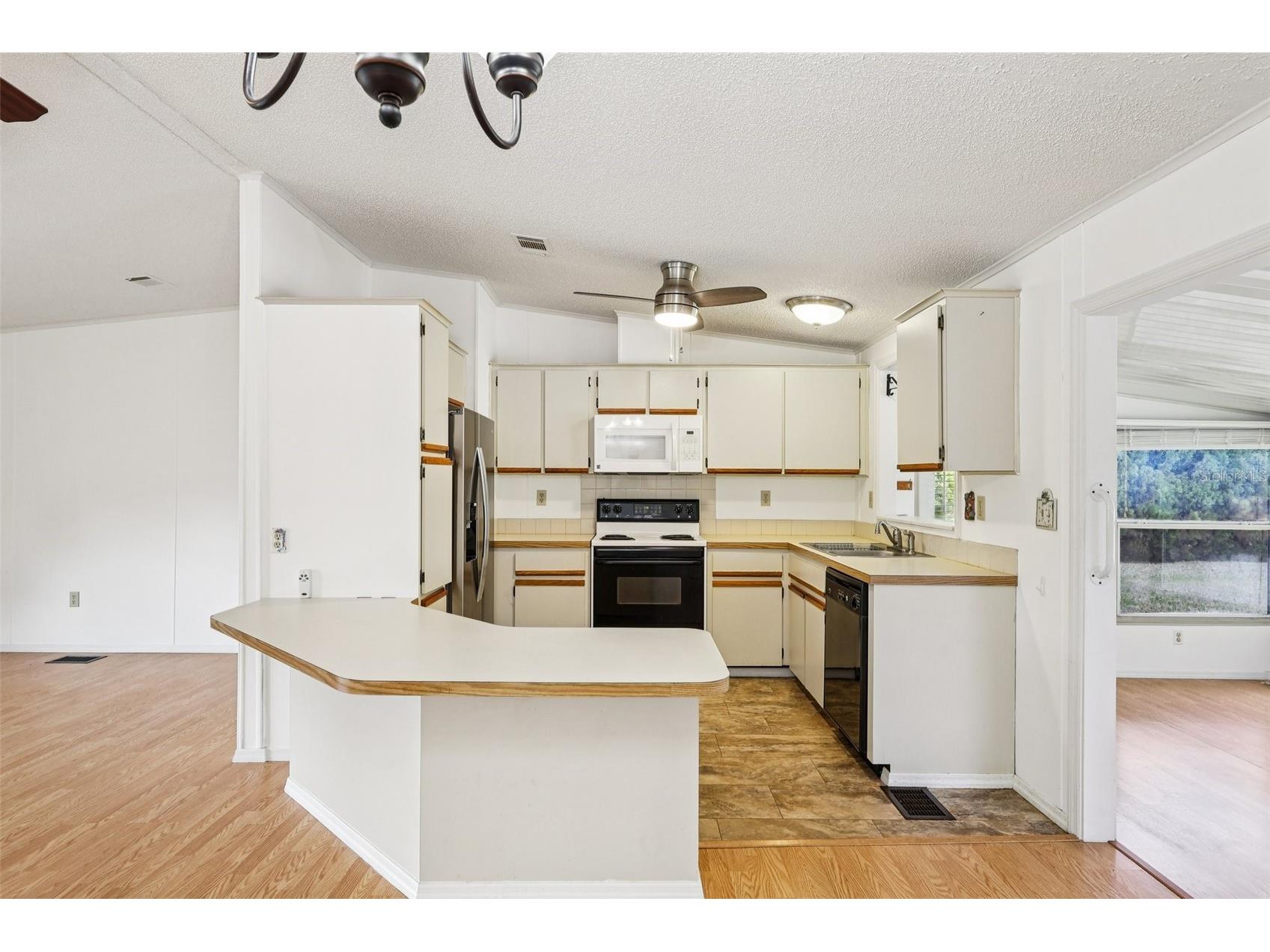 1024 Hilltop Road Tavares FL 32778 G5108024 image10