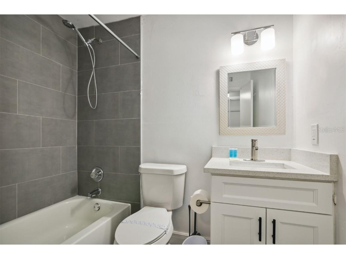 1024 Manor Drive #UNIT B Orlando FL 32807 O6321765 image20