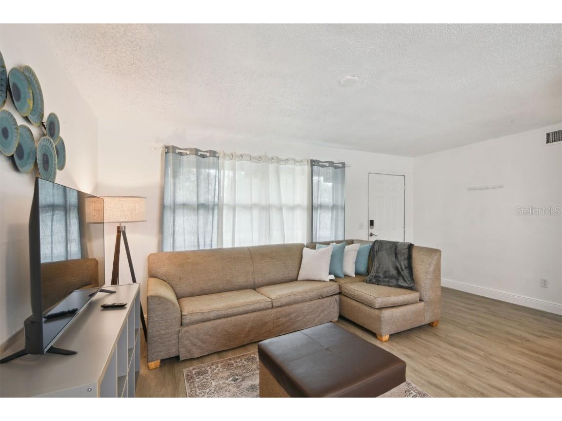 1024 Manor Drive #UNIT B Orlando FL 32807 O6321765 image4