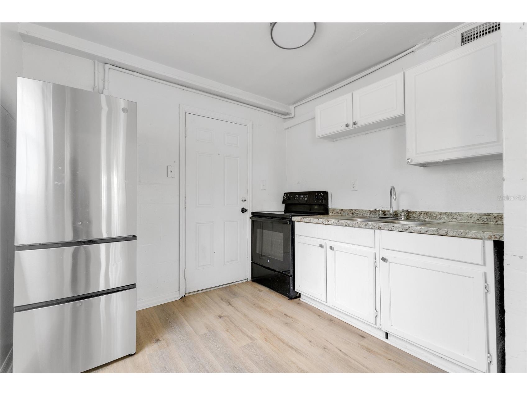 1025 Colyer Street #A/B Orlando FL 32805 O6401157 image5