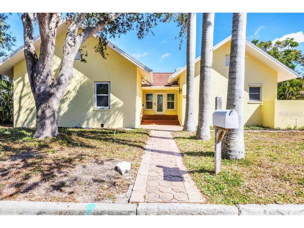 1025 Pomelo Avenue Sarasota FL 34236 A4640657 image1