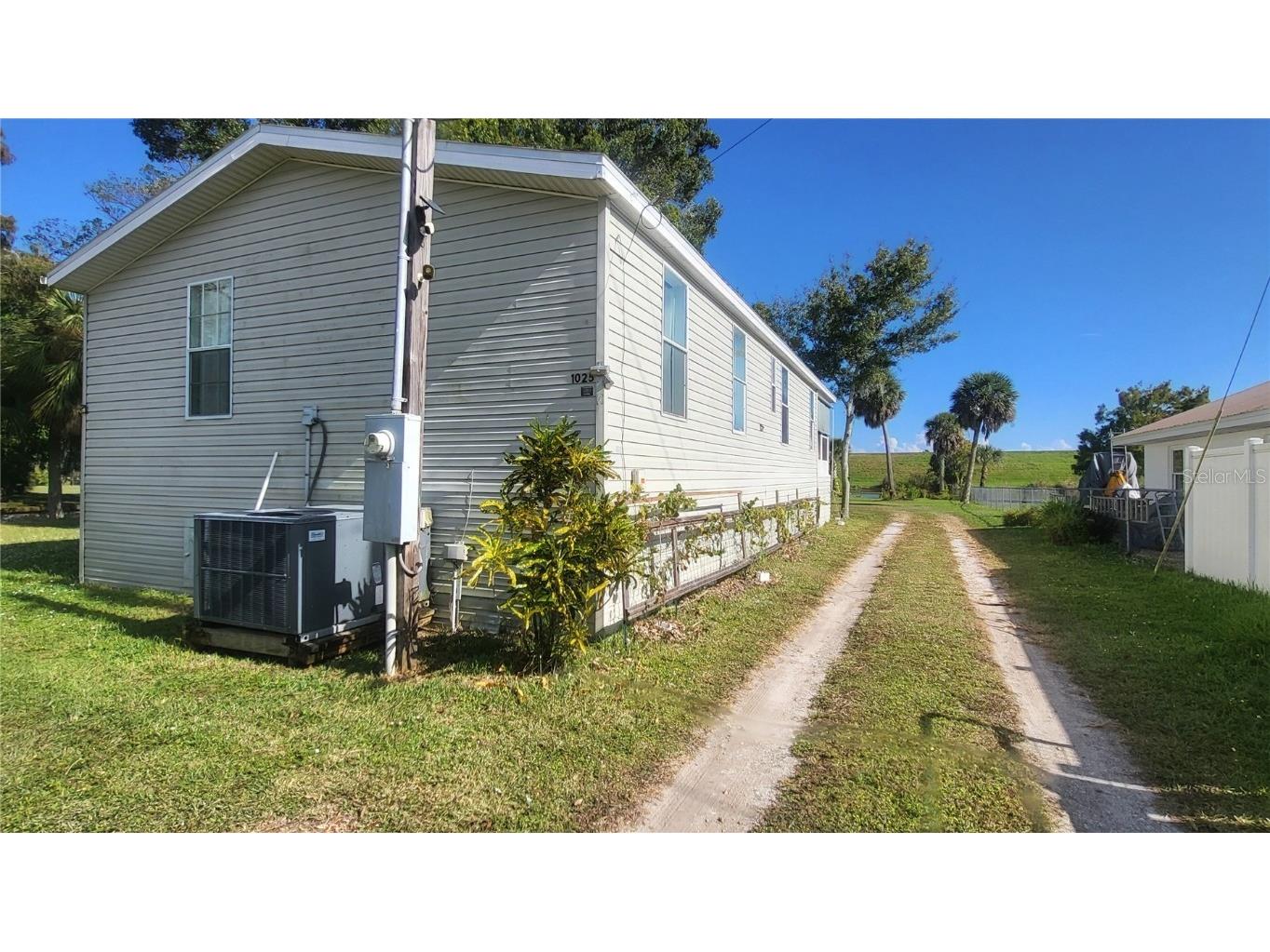 1025 Roberts Lane Moore Haven FL 33471 - LAKE OKEECHOBEE OK225716 image25