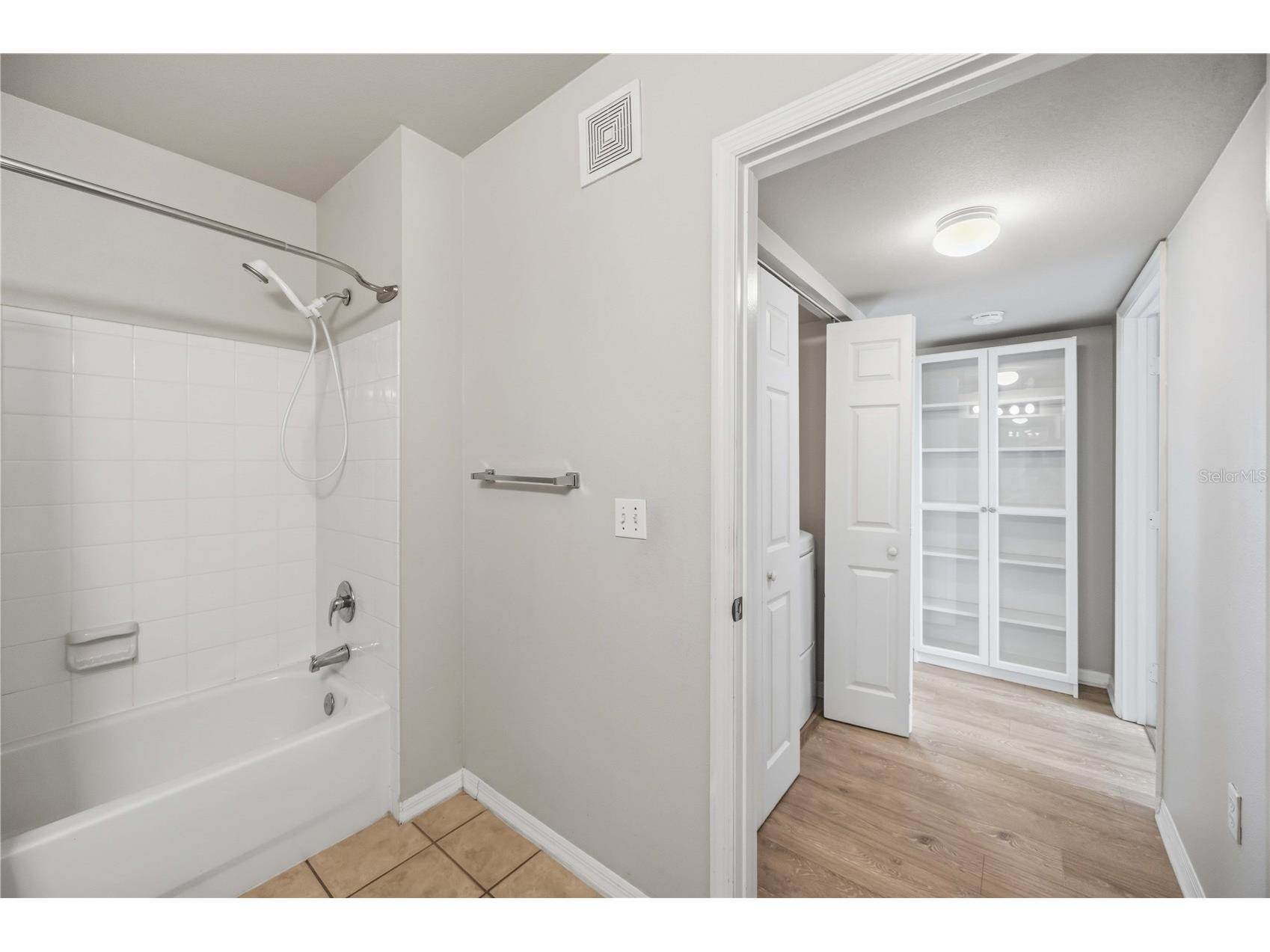 1025 Villagio Circle #208 Sarasota FL 34237 A4696723 image38