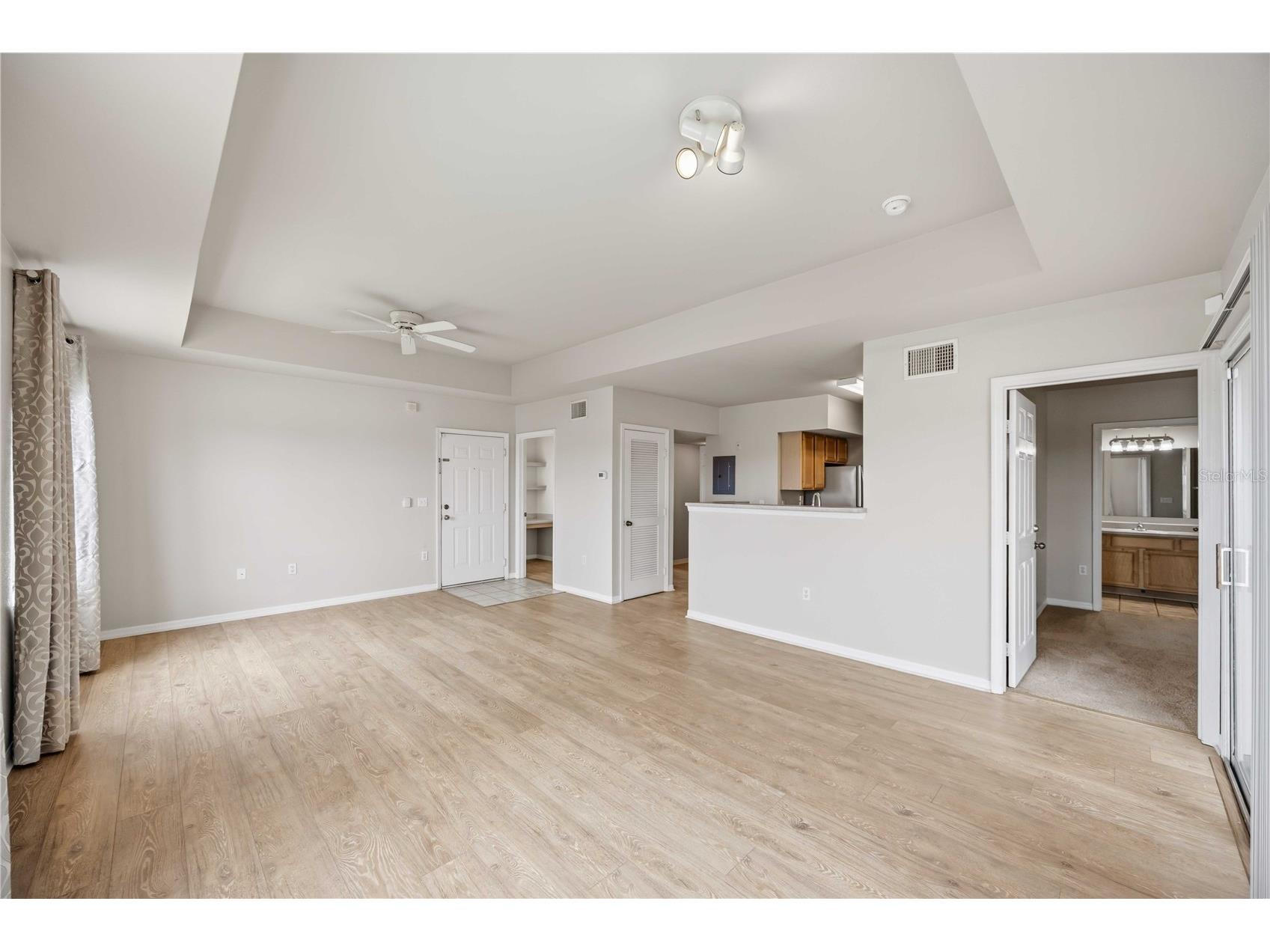 1025 Villagio Circle #208 Sarasota FL 34237 A4696723 image8