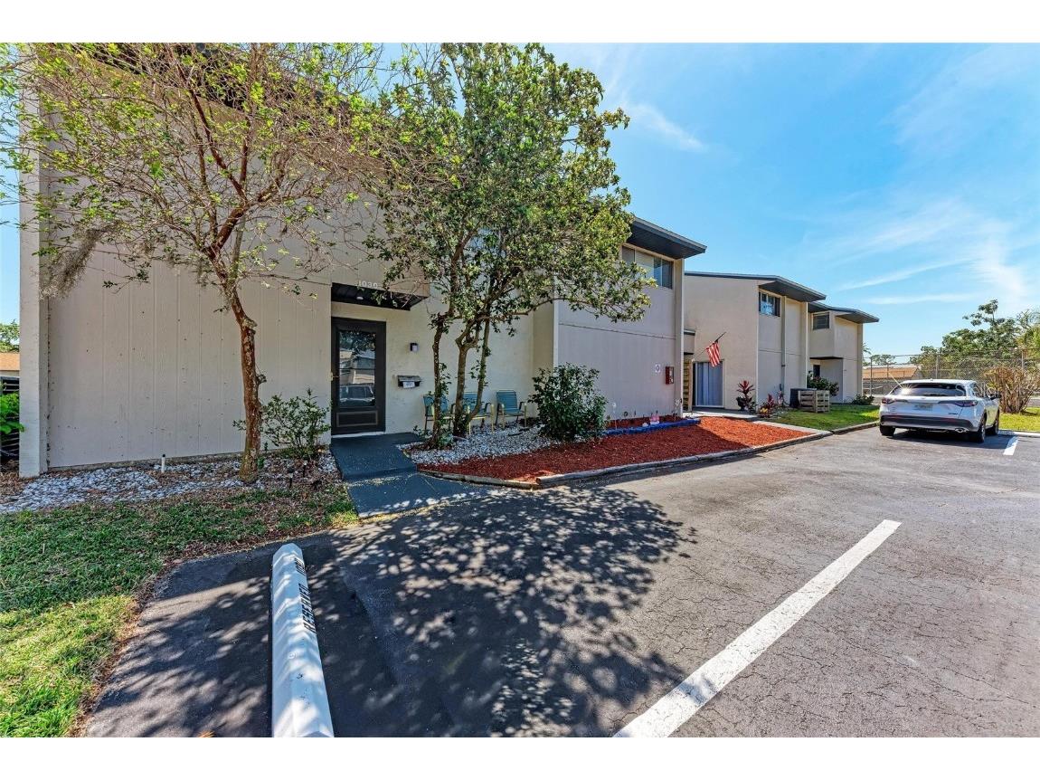 1026 Longfellow Court #111 Sarasota FL 34243 A4647984 image1
