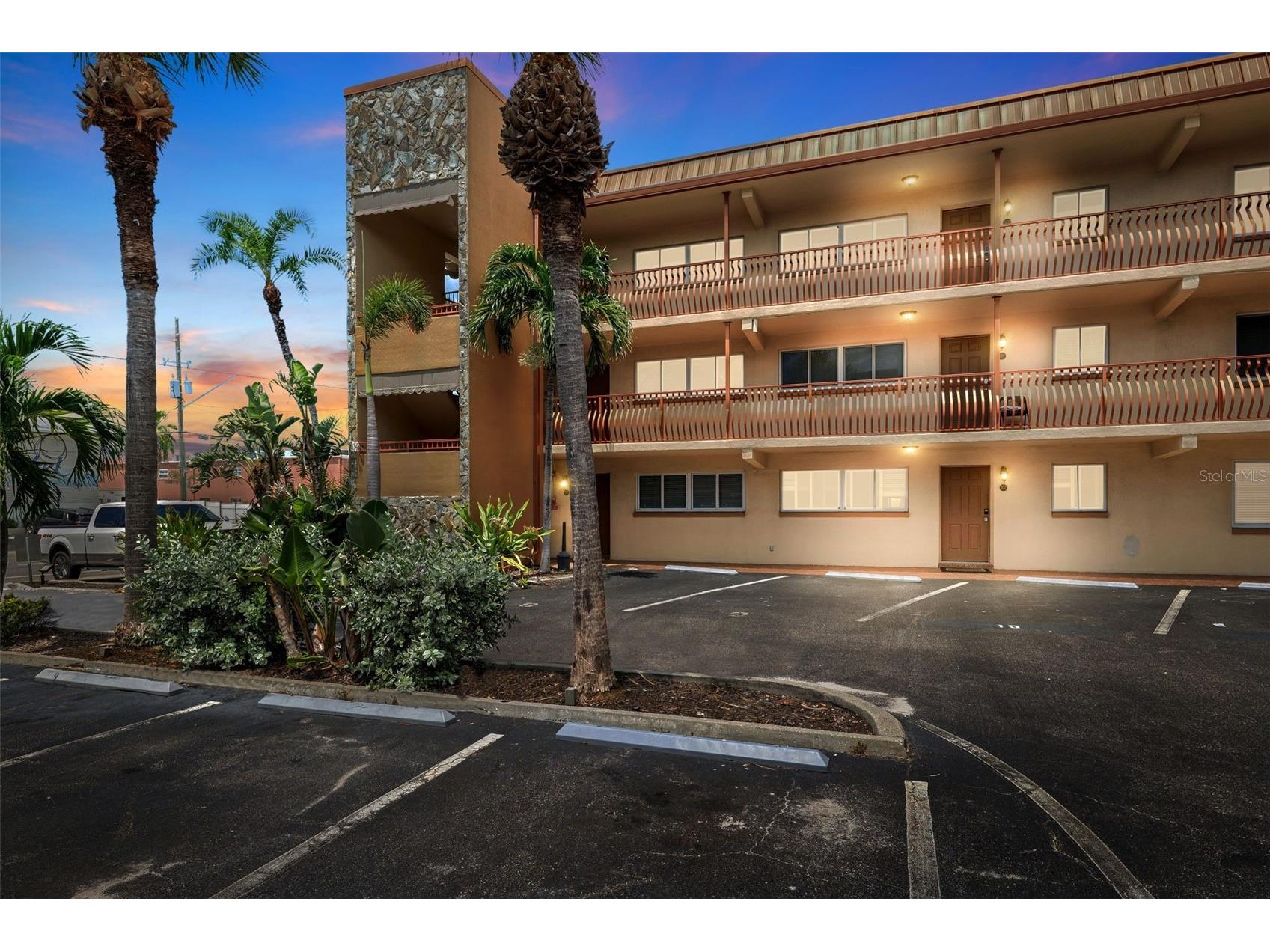 10265 Gulf Boulevard #A301 Saint Petersburg FL 33706 TB8473374 image1