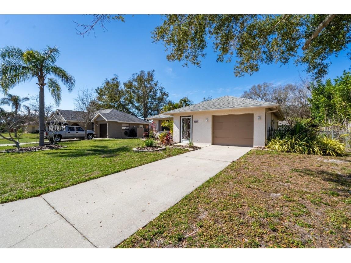 1027 Deer Hollow Way Sarasota FL 34232 A4599831 image1