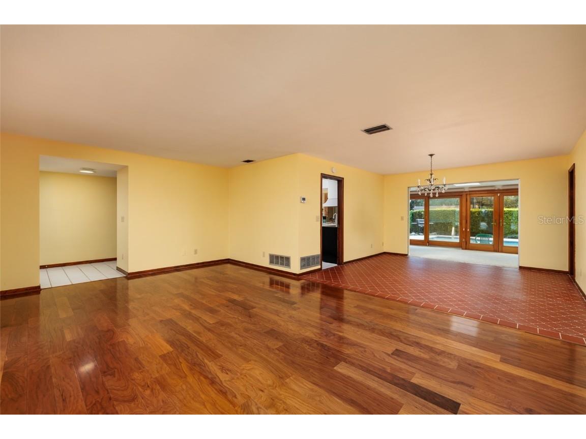 1027 Grovewood Court Clearwater FL 33764 TB8418574 image11