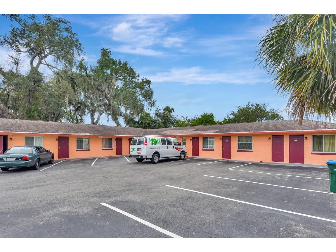 1028 Ridgewood Avenue Daytona Beach FL 32117 V4937800 image1