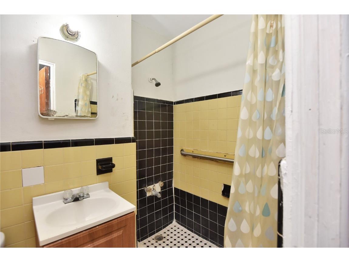 1028 Ridgewood Avenue Daytona Beach FL 32117 V4937800 image24