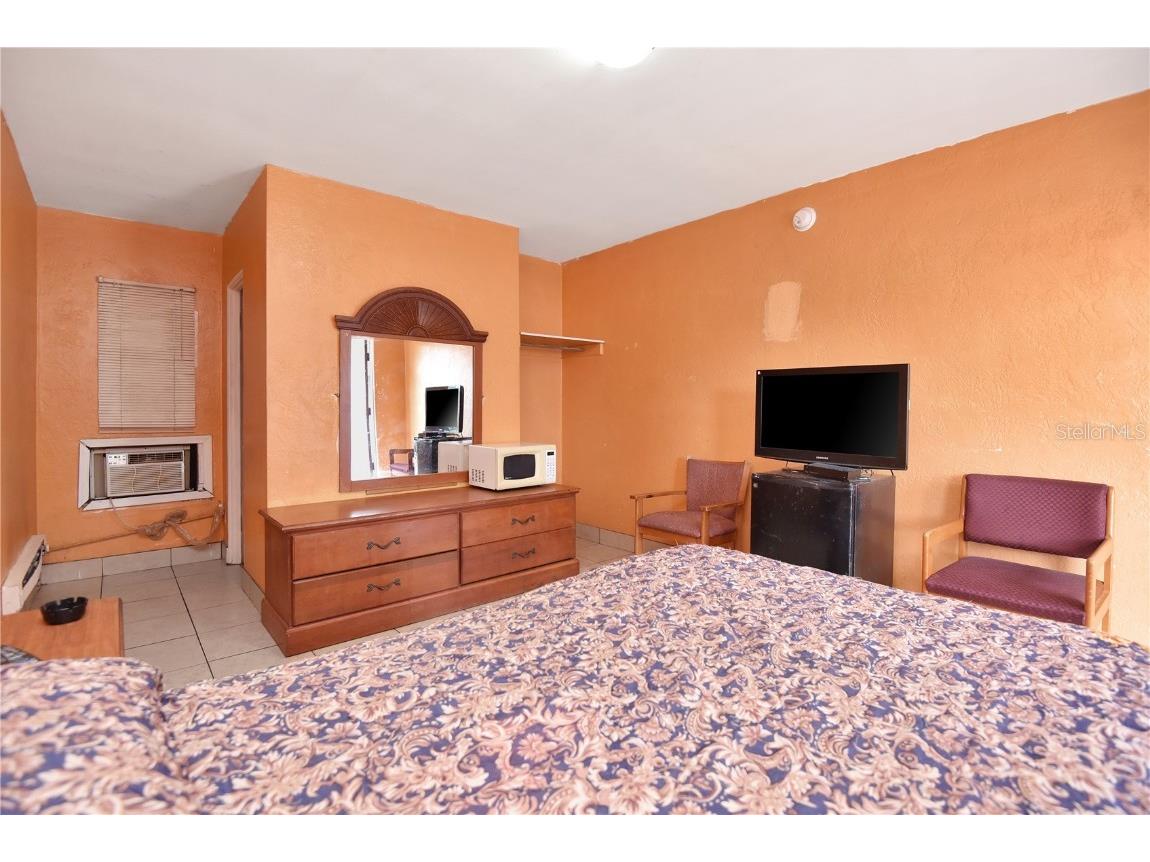 1028 Ridgewood Avenue Daytona Beach FL 32117 V4937800 image26