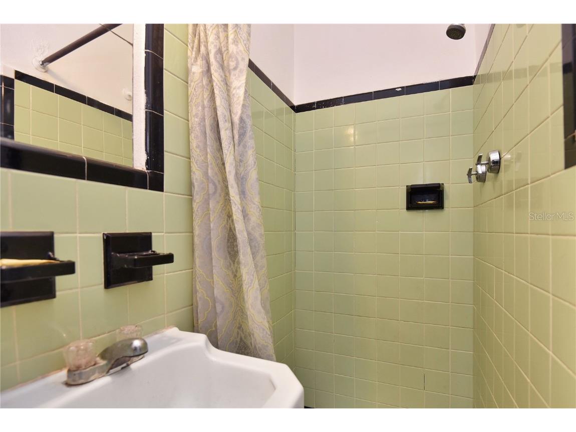 1028 Ridgewood Avenue Daytona Beach FL 32117 V4937800 image32