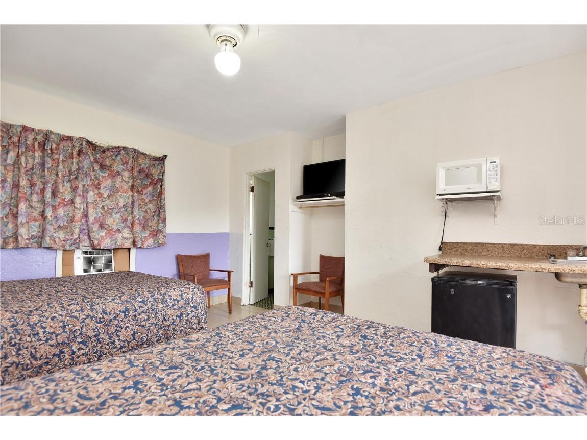 1028 Ridgewood Avenue Daytona Beach FL 32117 V4937800 image35