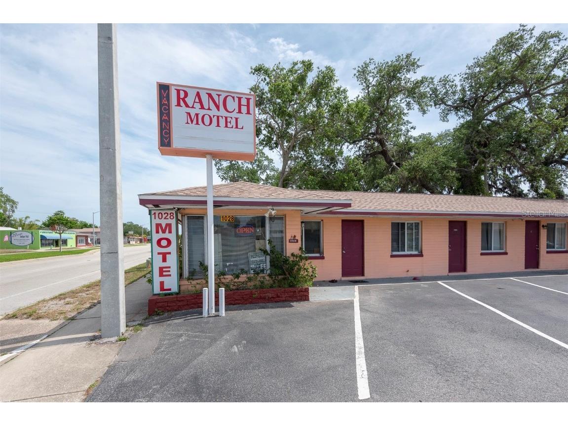 1028 Ridgewood Avenue Daytona Beach FL 32117 V4937800 image7