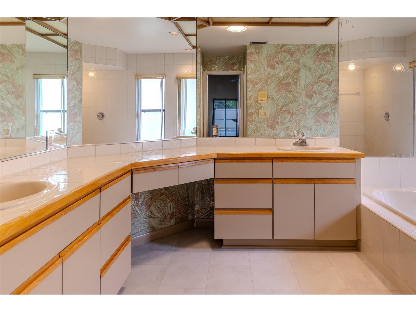 1028 Sylvia Lane Tampa FL 33613 A4696111 image23