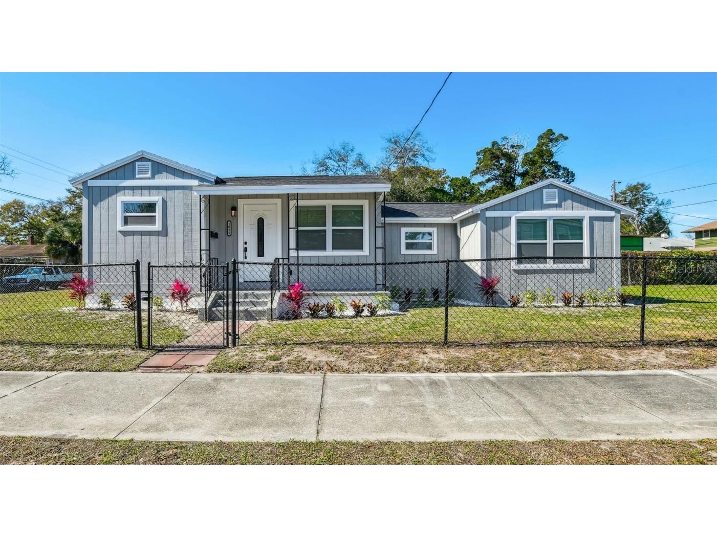 1029 10th Street S Saint Petersburg FL 33705 U8188994 image1