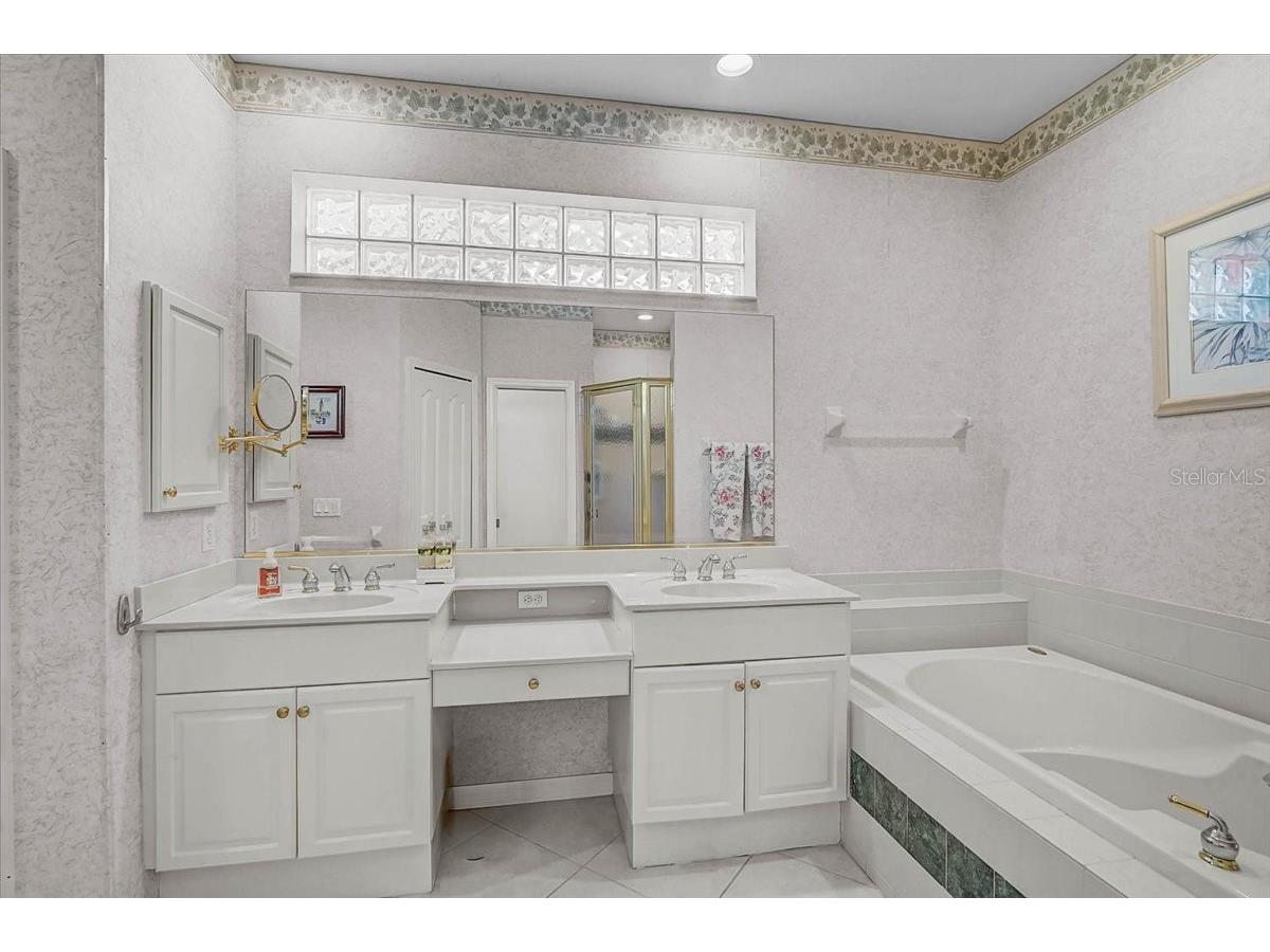 103 Bishops Court Road Osprey FL 34229 A4694468 image18