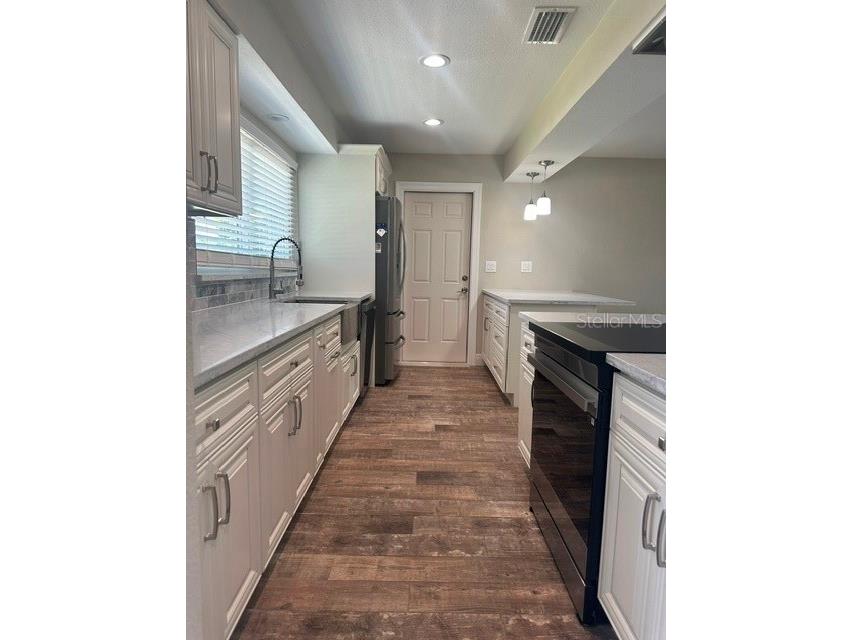 103 Carlyle Drive Palm Harbor FL 34683 W7886706 image10