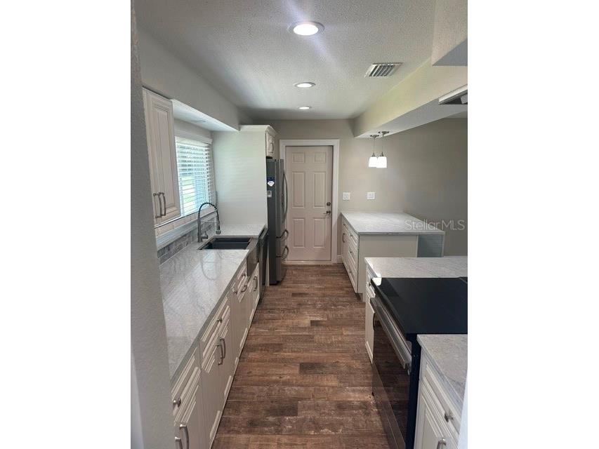 103 Carlyle Drive Palm Harbor FL 34683 W7886706 image11