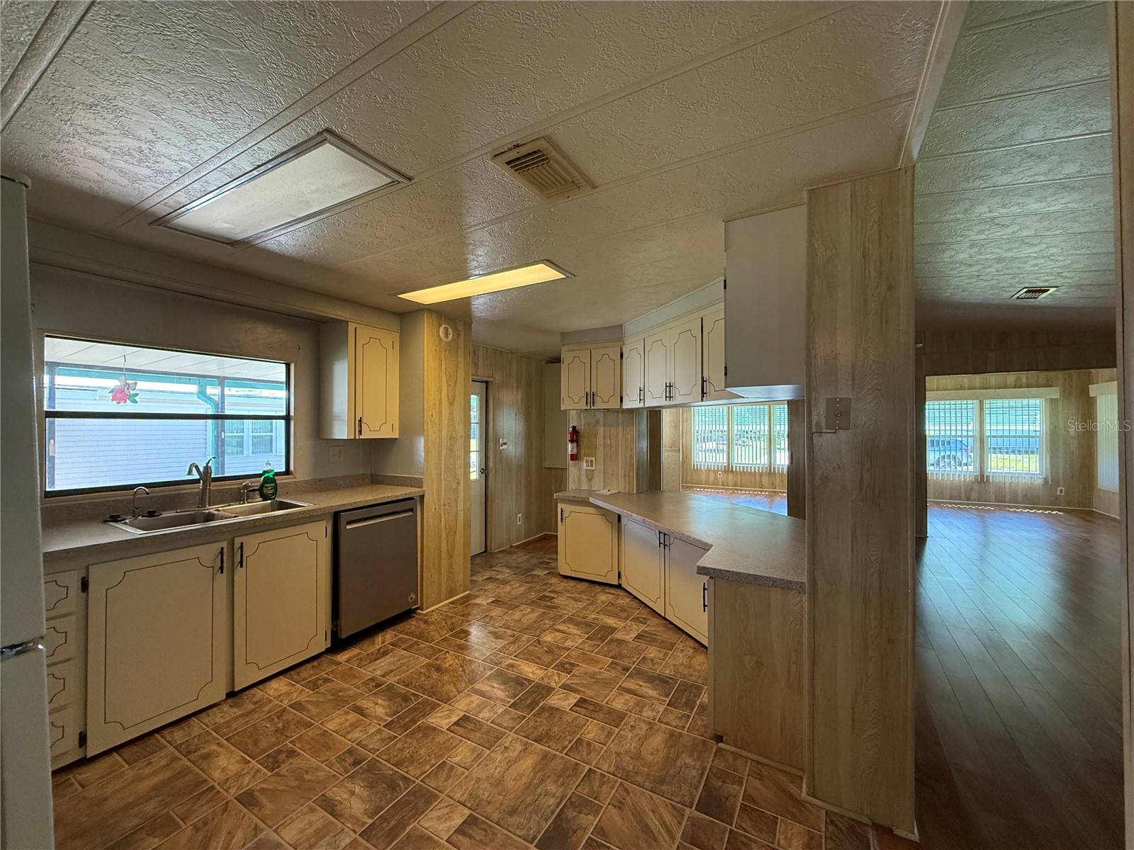 103 Cypress Road Wildwood FL 34785 - LAKE OKAHUMPKA G5112319 image2