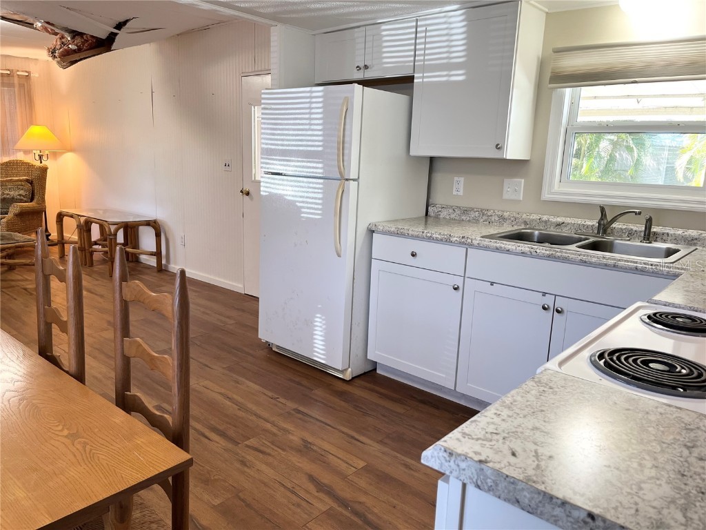 103 Oakwood Boulevard Sarasota FL 34237 A4631979 image18