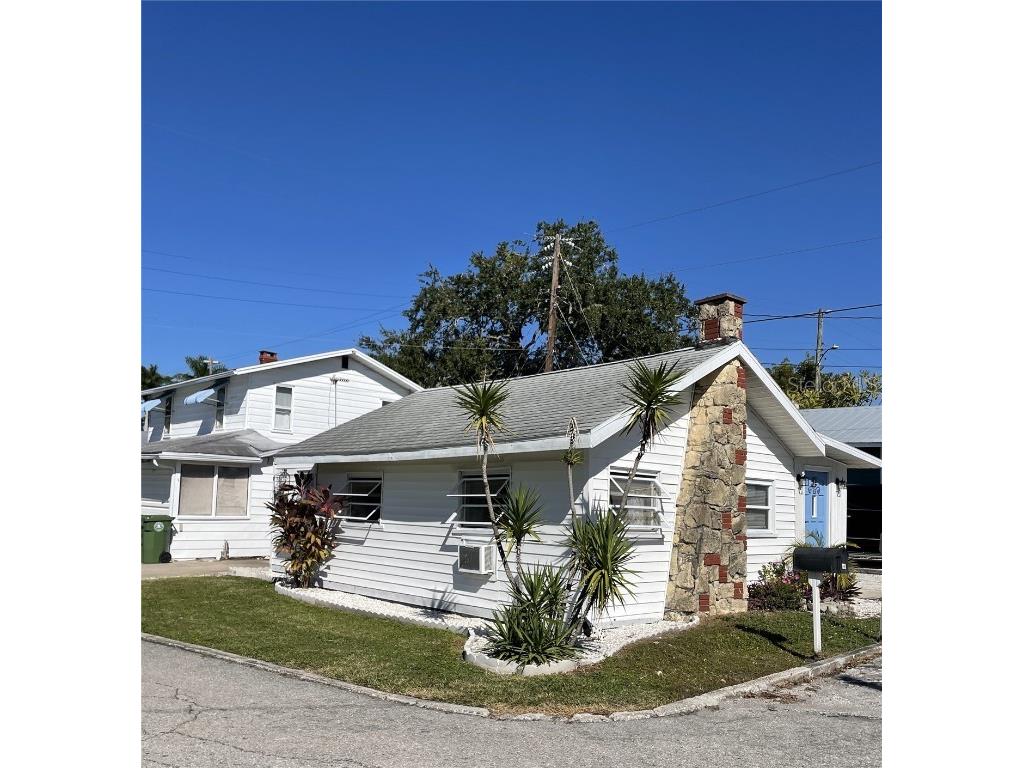 103 Plaza Street E Bradenton FL 34208 A4516916 image1