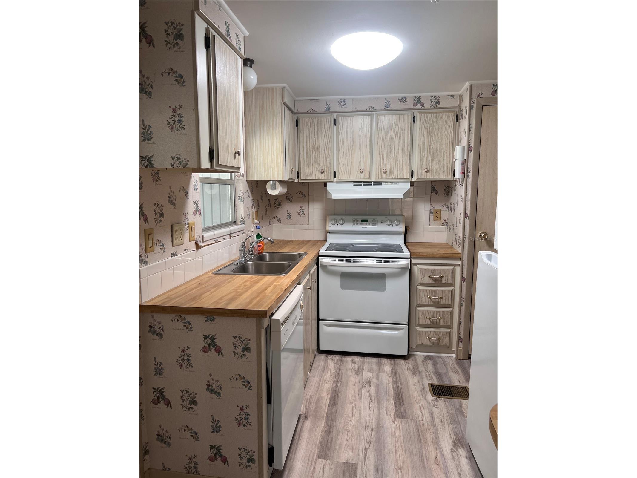 103 S Fiji Circle Englewood FL 34223 A4696394 image10