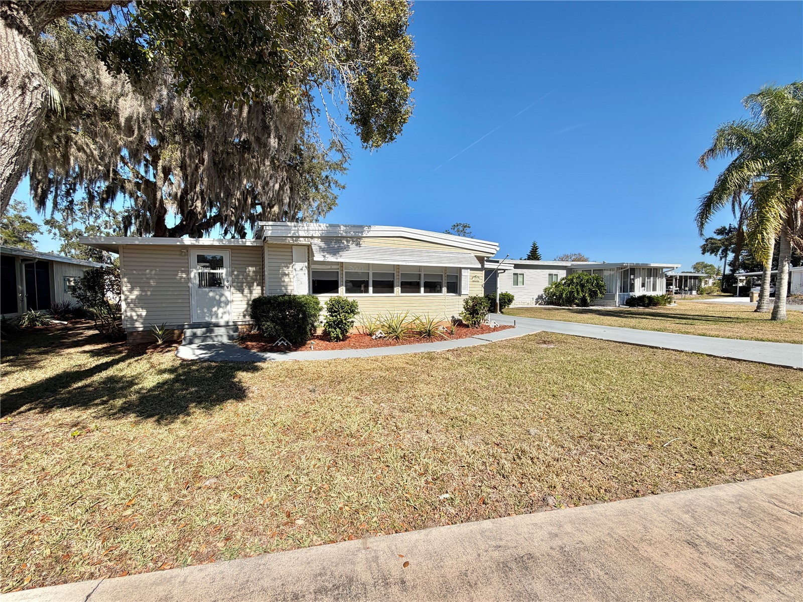 103 Tamarisk Way Leesburg FL 34748 G5107517 image1