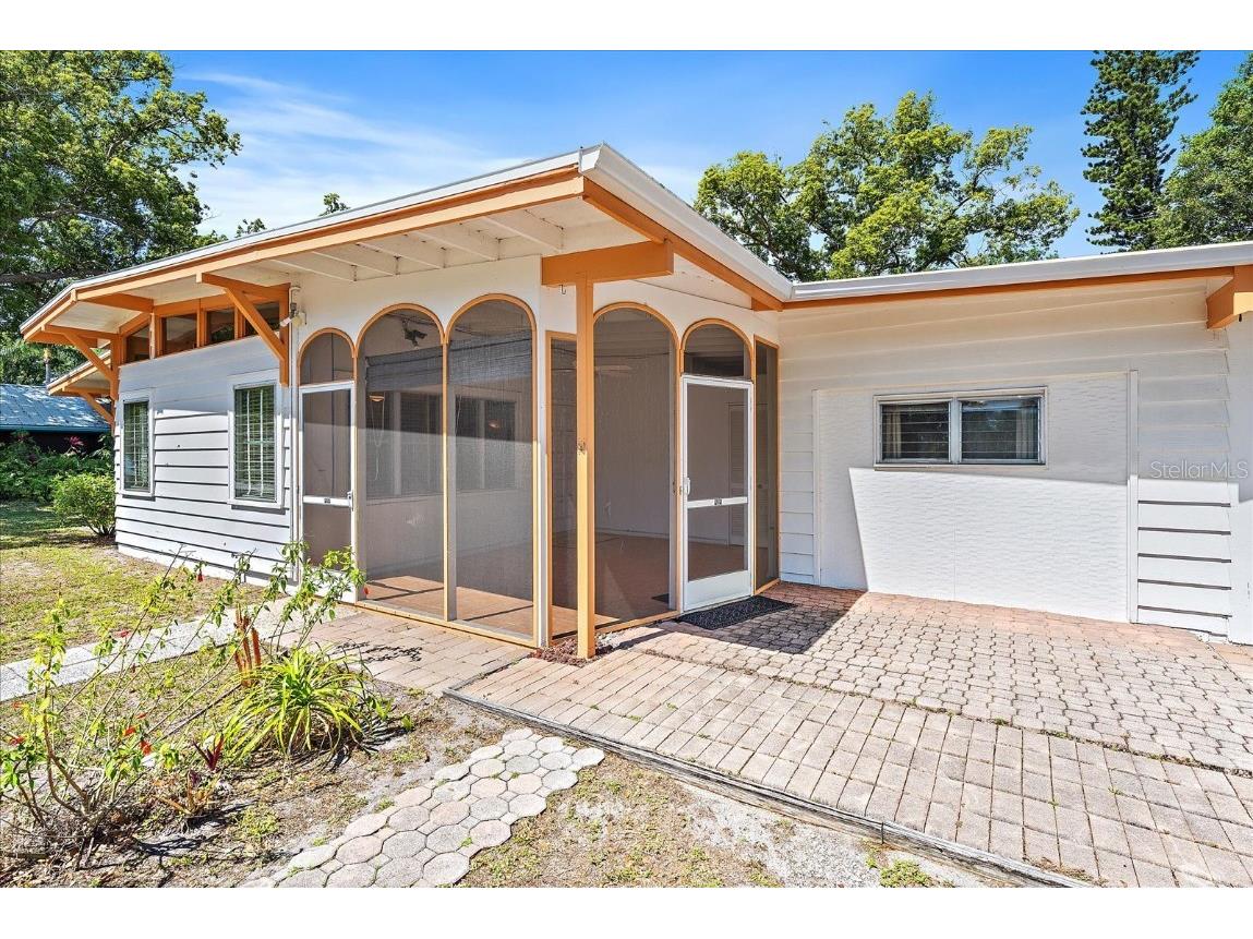 1030 Charlotte Avenue Sarasota FL 34237 A4609580 image1