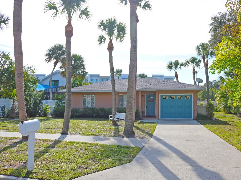 1030 Sylvan Drive Sarasota FL 34234 - WHITAKER BAYOU A4590394 image1