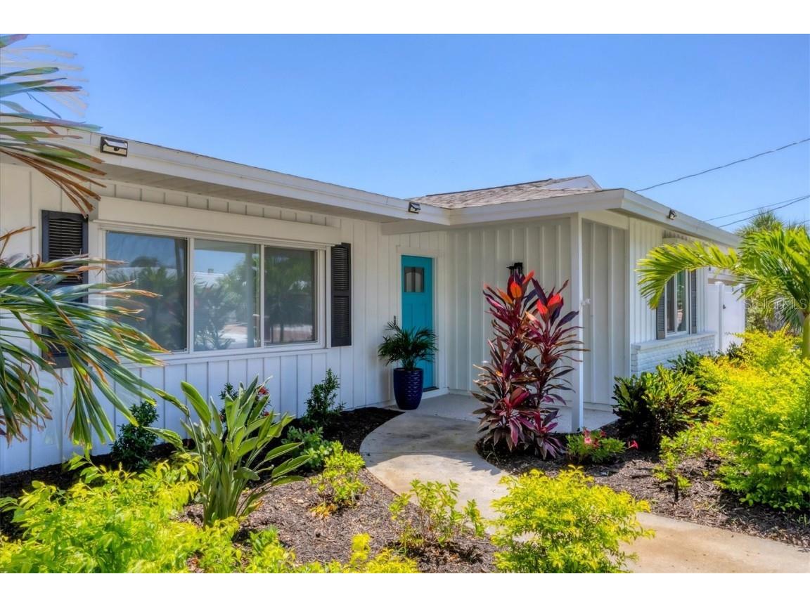 10305 Sandpiper Road W Bradenton FL 34209 - CANAL TO PALMA SOLA BAY A4613469 image1