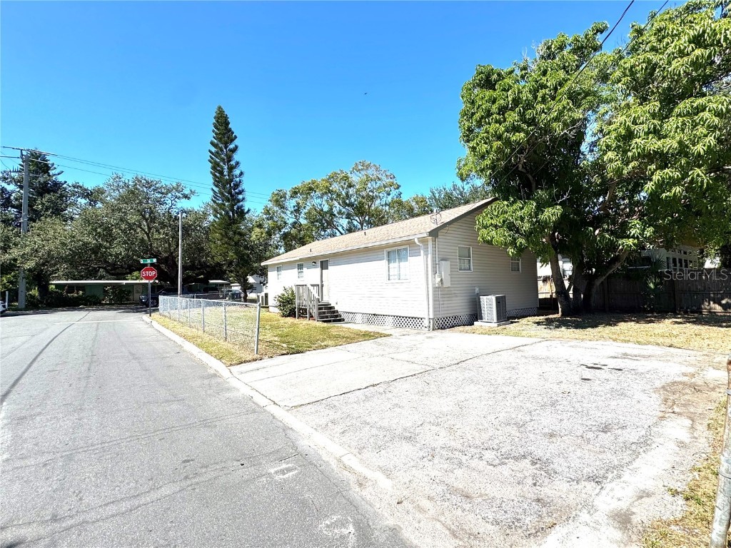 1031 3rd Street W Bradenton FL 34205 A4670219 image26