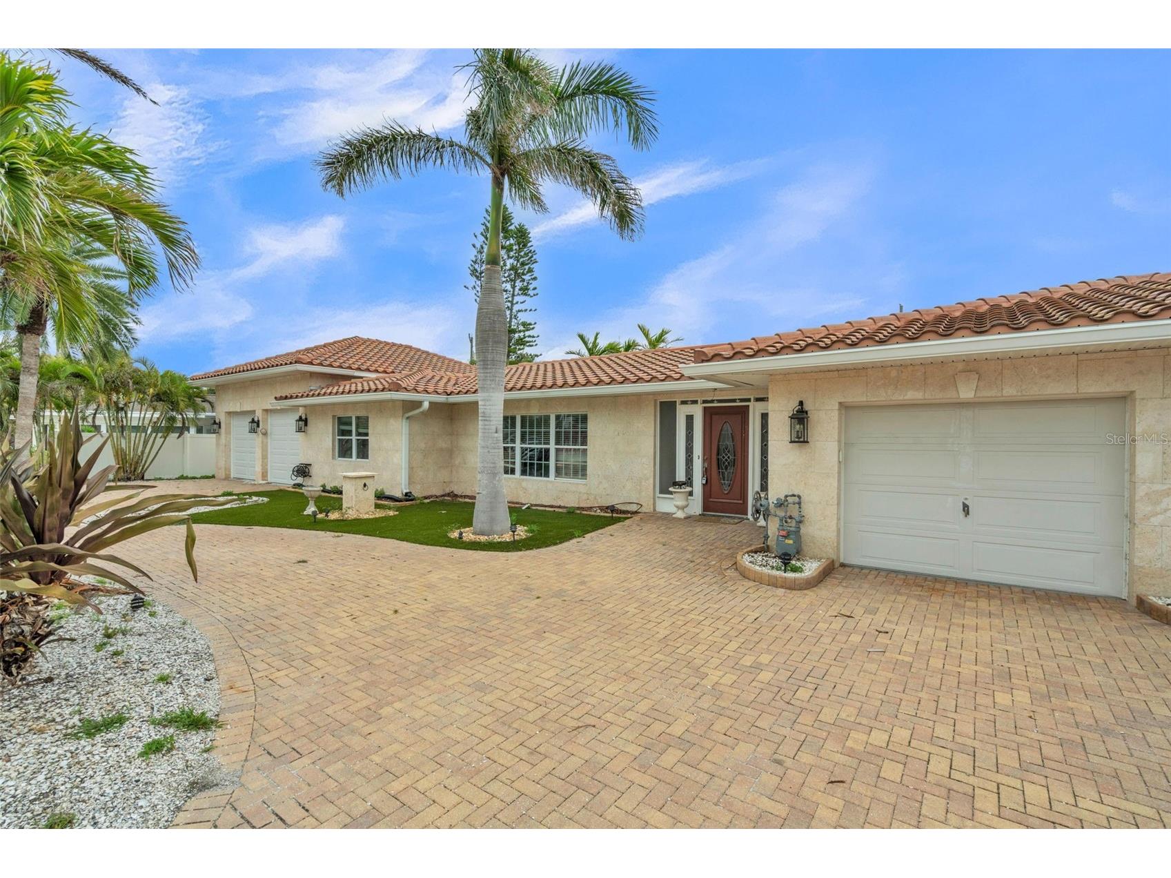 1031 Mandalay Avenue Clearwater FL 33767 TB8464538 image1