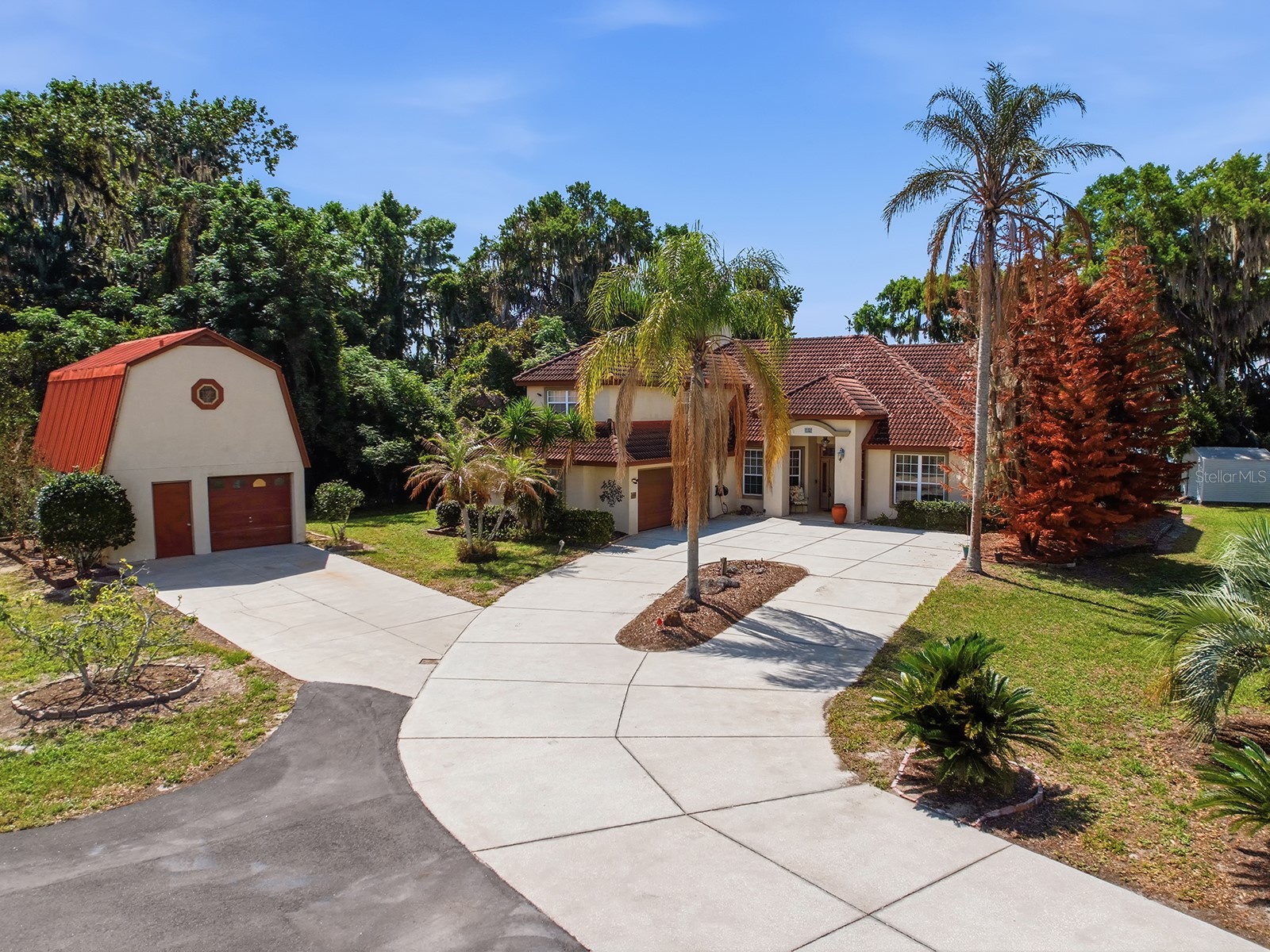 1031 Mellathon Circle Leesburg FL 34748 - LAKE HARRIS G5112201 image1