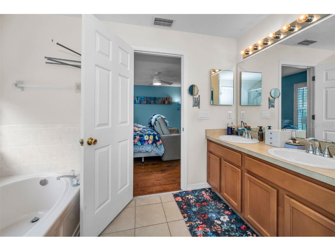 1033 Bella Vista Drive NE Saint Petersburg FL 33702 TB8430357 image27