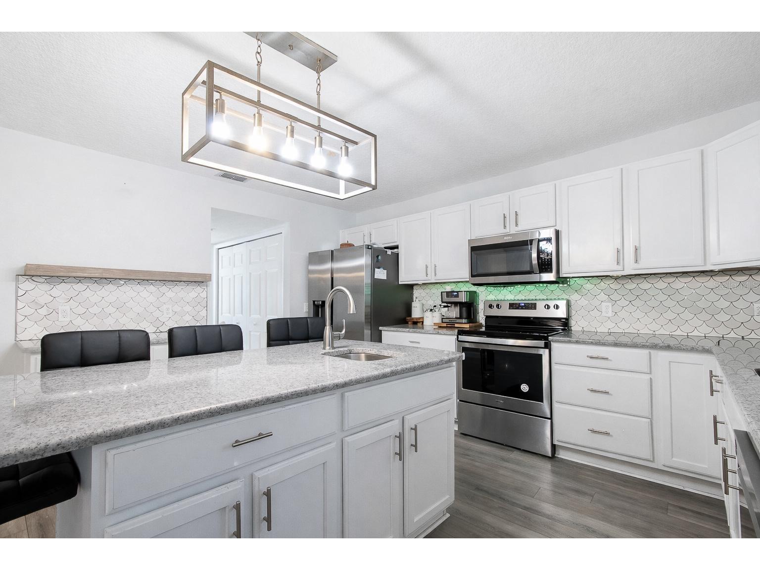 1033 Tawny Eagle Drive Groveland FL 34736 G5106504 image2