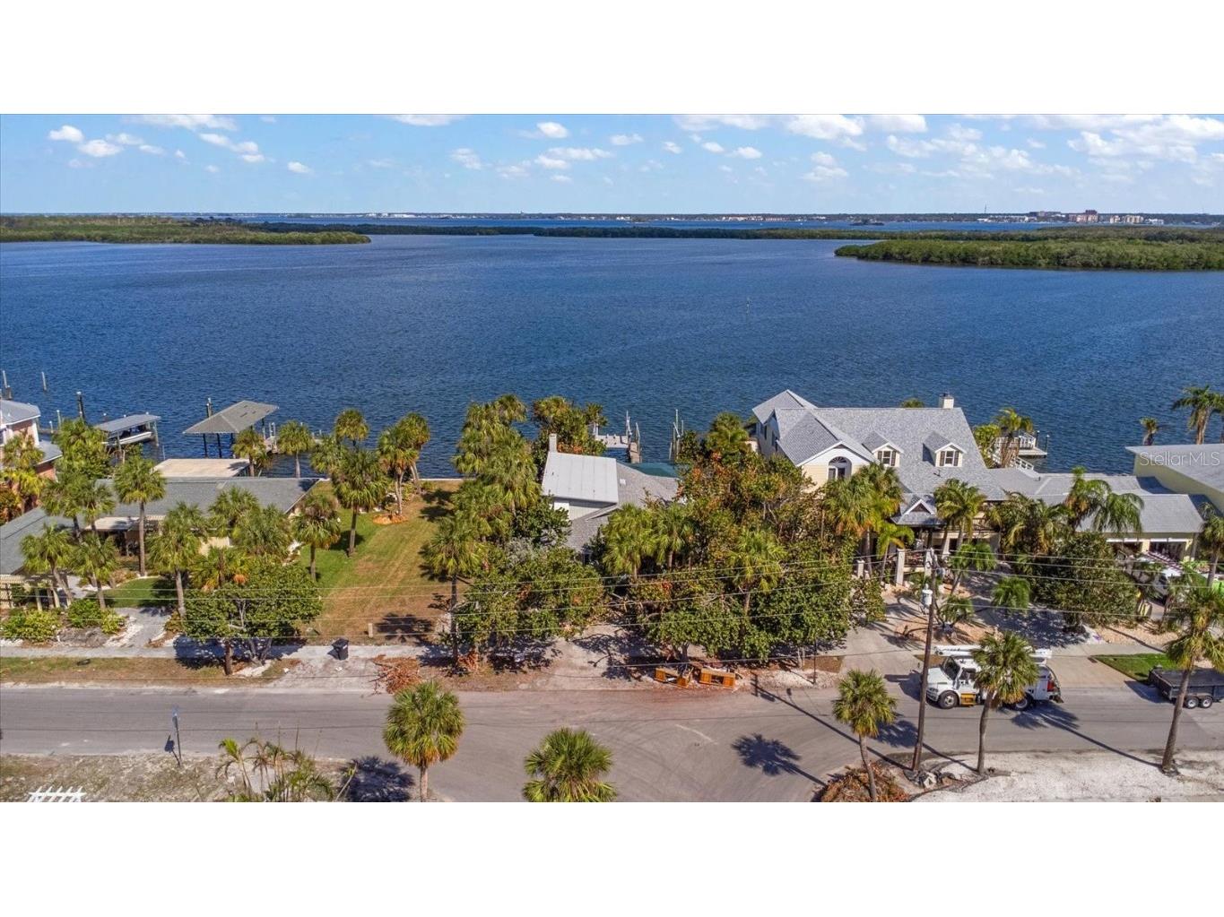1035 Bay Esplanade Clearwater Beach FL 33767 TB8317506 image1