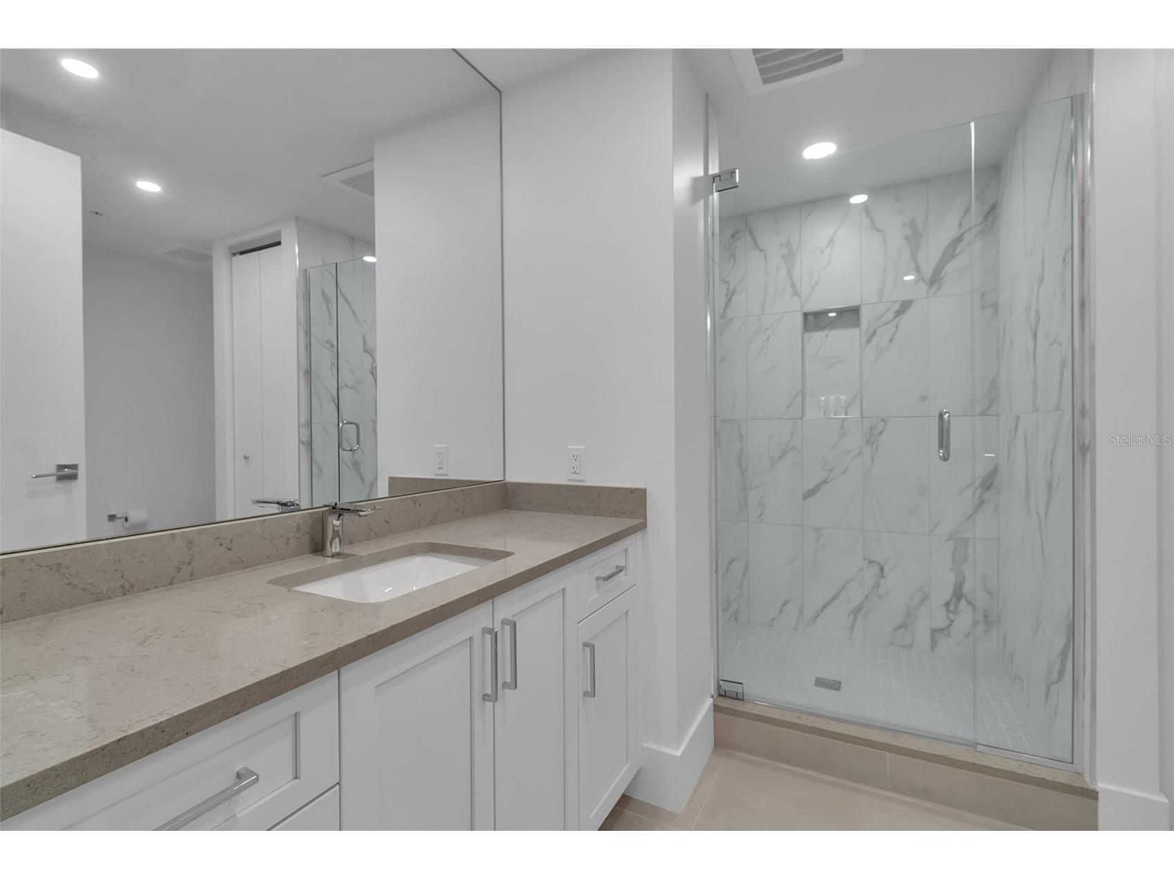 1035 Seaside Drive #308 Sarasota FL 34242 - GULF OF MEXICO A4692379 image24