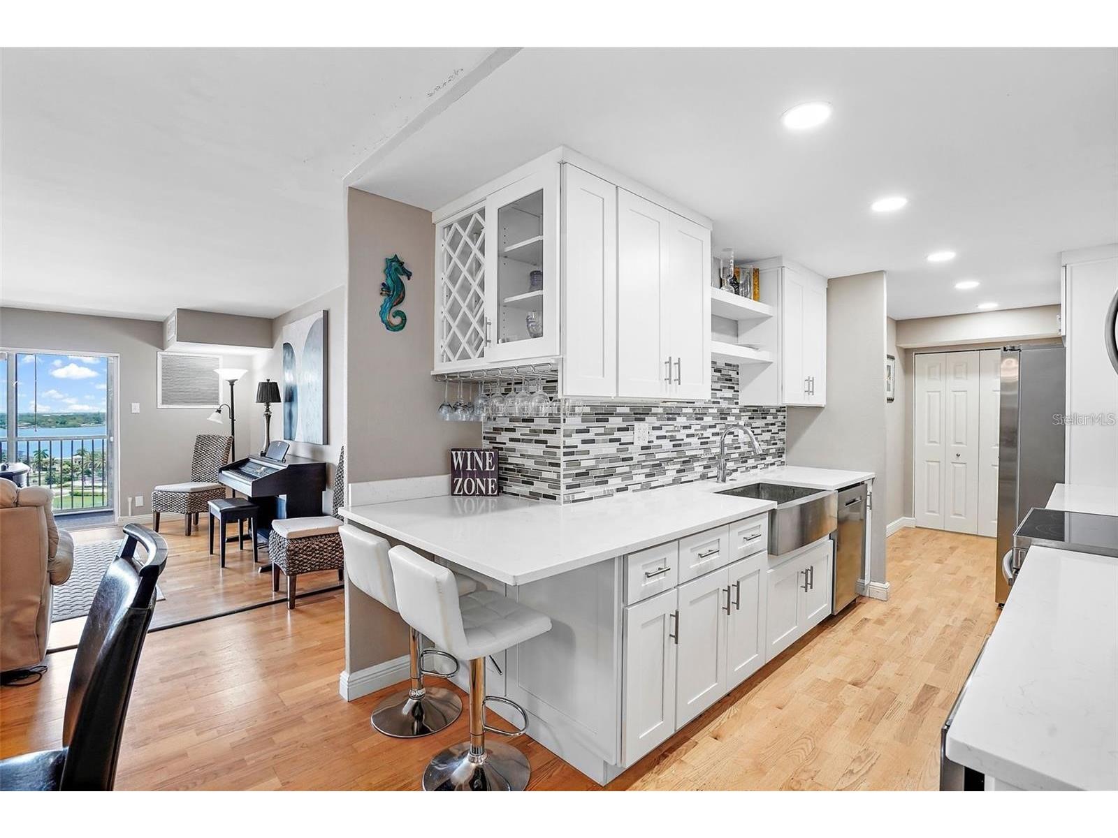 10355 Paradise Boulevard #1010-1011 Saint Petersburg FL 33706 TB8514404 image4