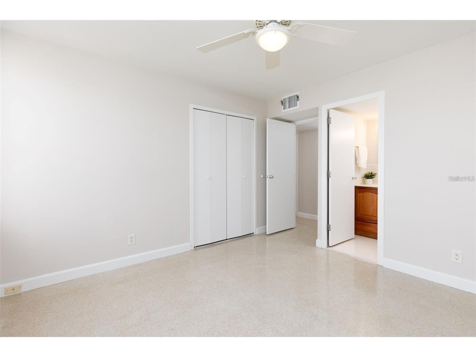 10355 Paradise Boulevard #1015 Treasure Island FL 33706 TB8465420 image16