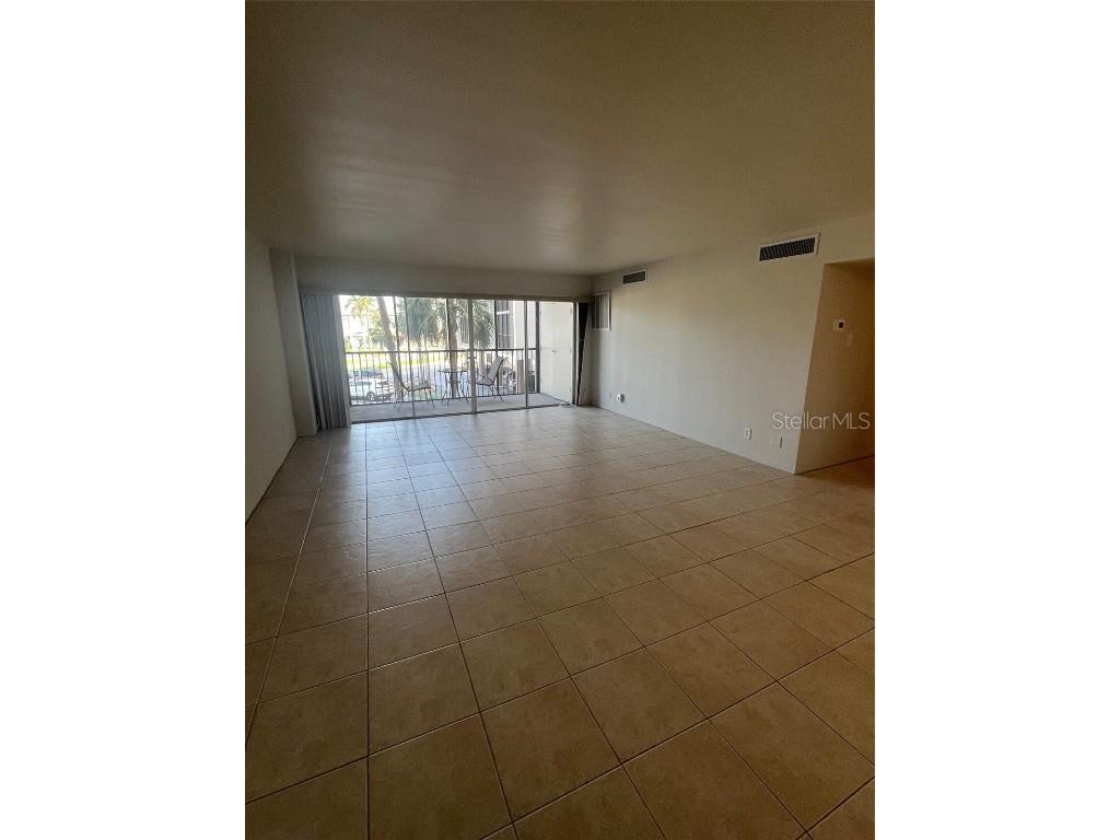 10355 Paradise Boulevard #202 Treasure Island FL 33706 TB8436055 image2