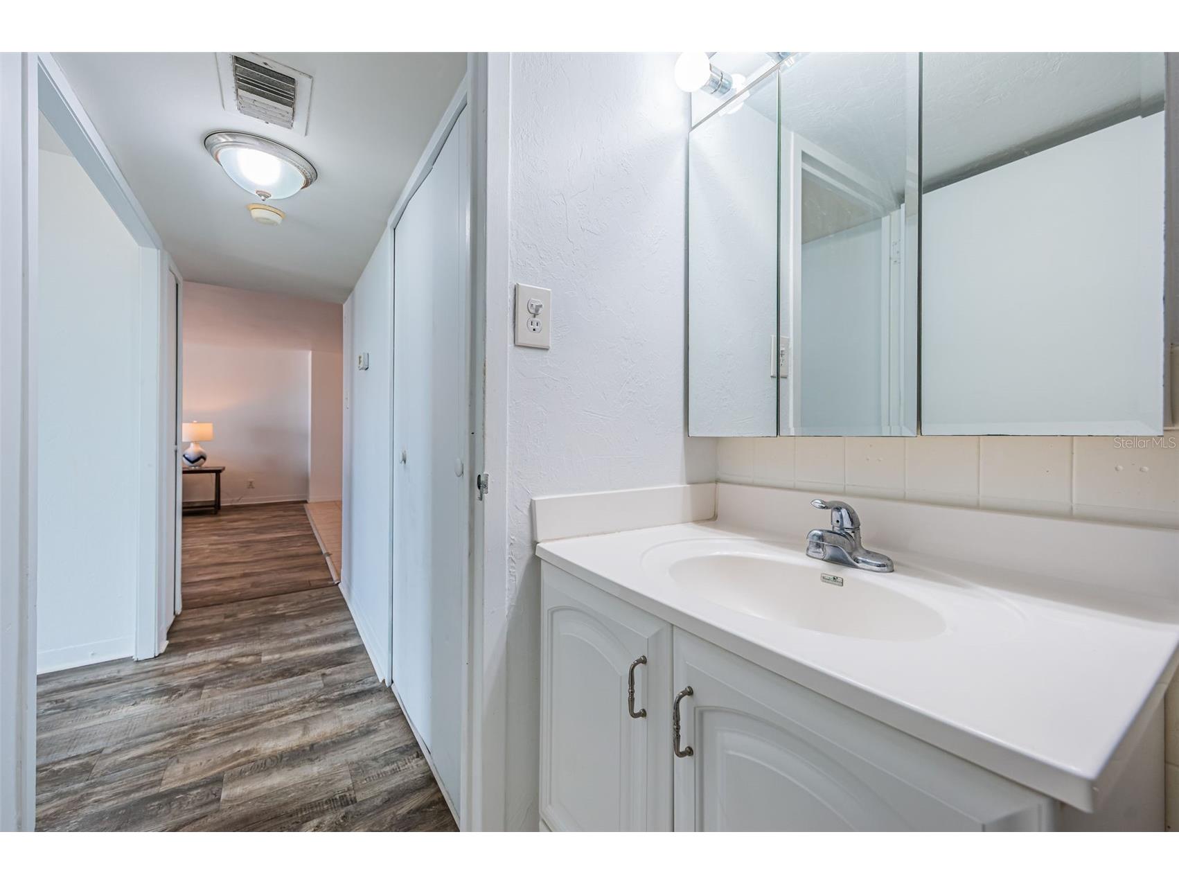 10355 Paradise Boulevard #711 Treasure Island FL 33706 TB8472314 image24