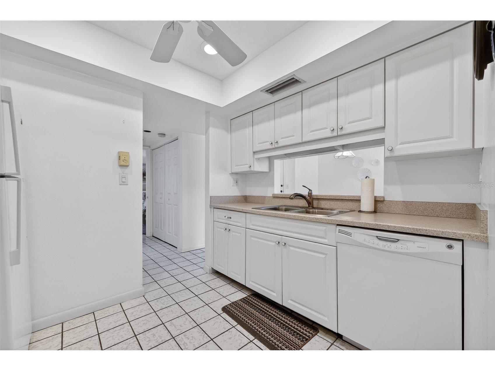 1036 W Peppertree Lane #113B Sarasota FL 34242 A4680197 image10