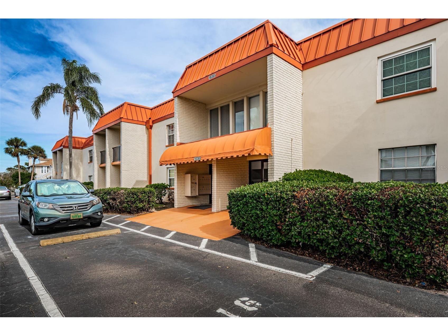10365 Paradise Boulevard #16 Treasure Island FL 33706 TB8525558 image2