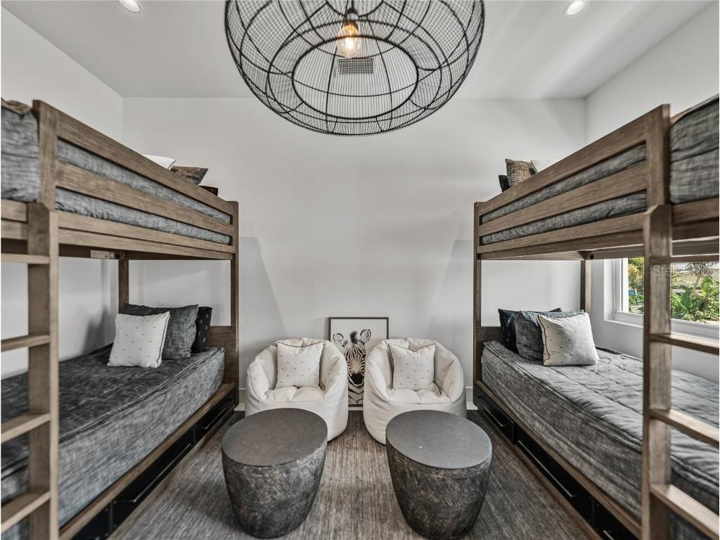 1037 79th Street S Saint Petersburg FL 33707 GC531303 image40