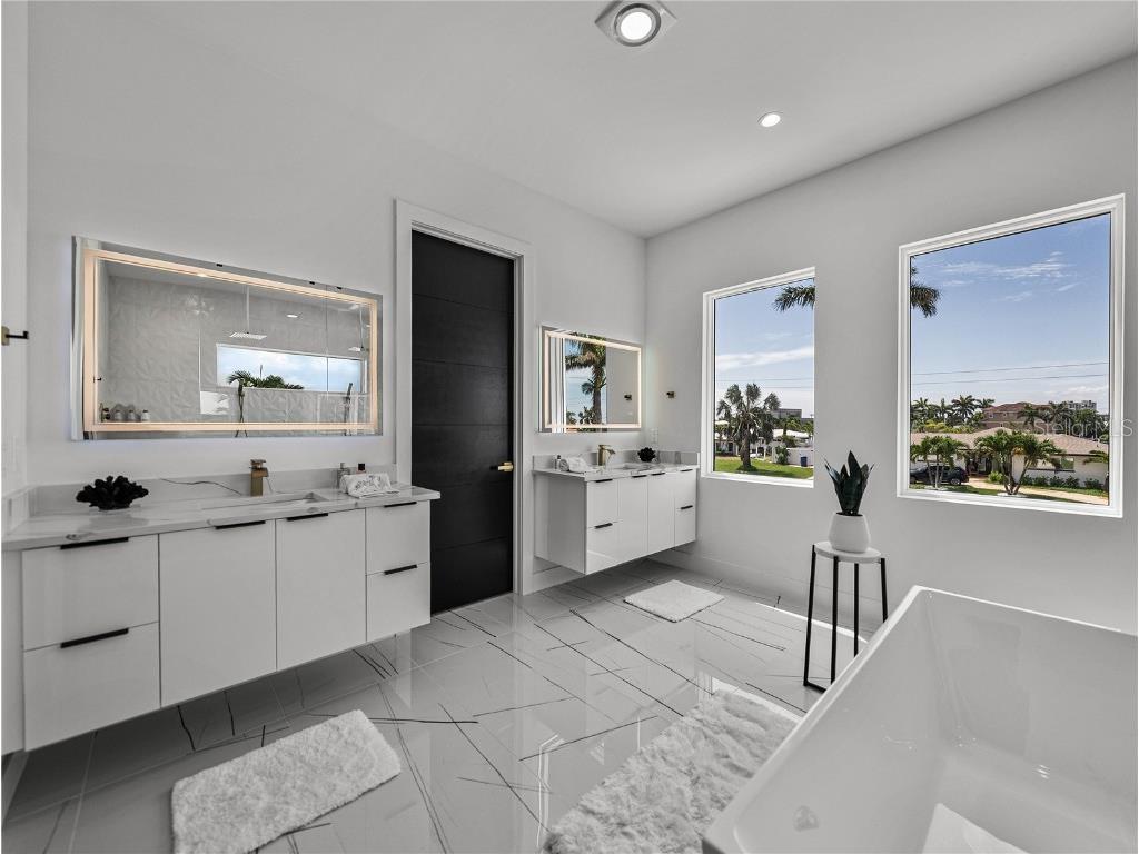 1037 79th Street S Saint Petersburg FL 33707 GC531303 image43