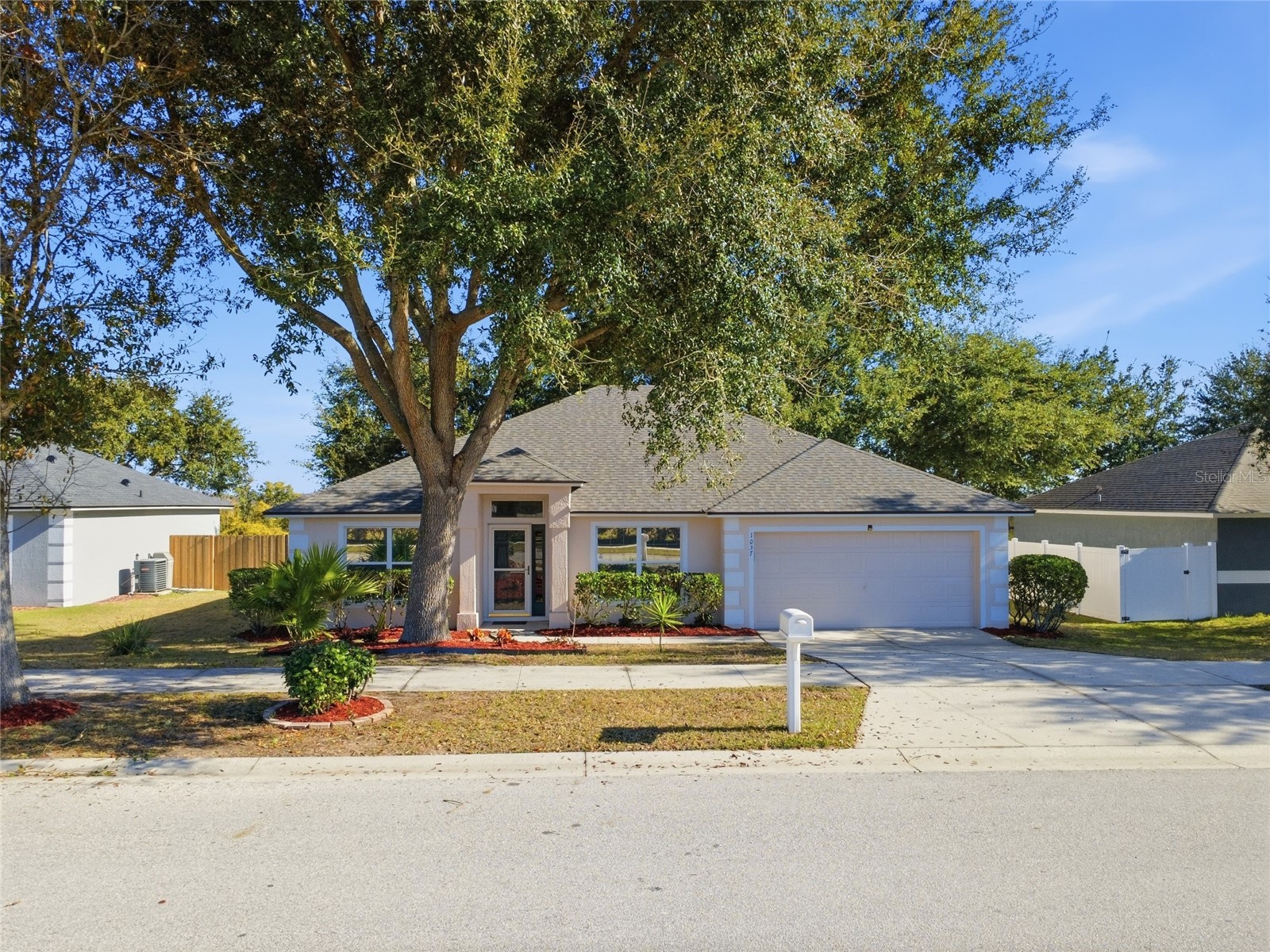1037 Bluegrass Drive Groveland FL 34736 G5106256 image1