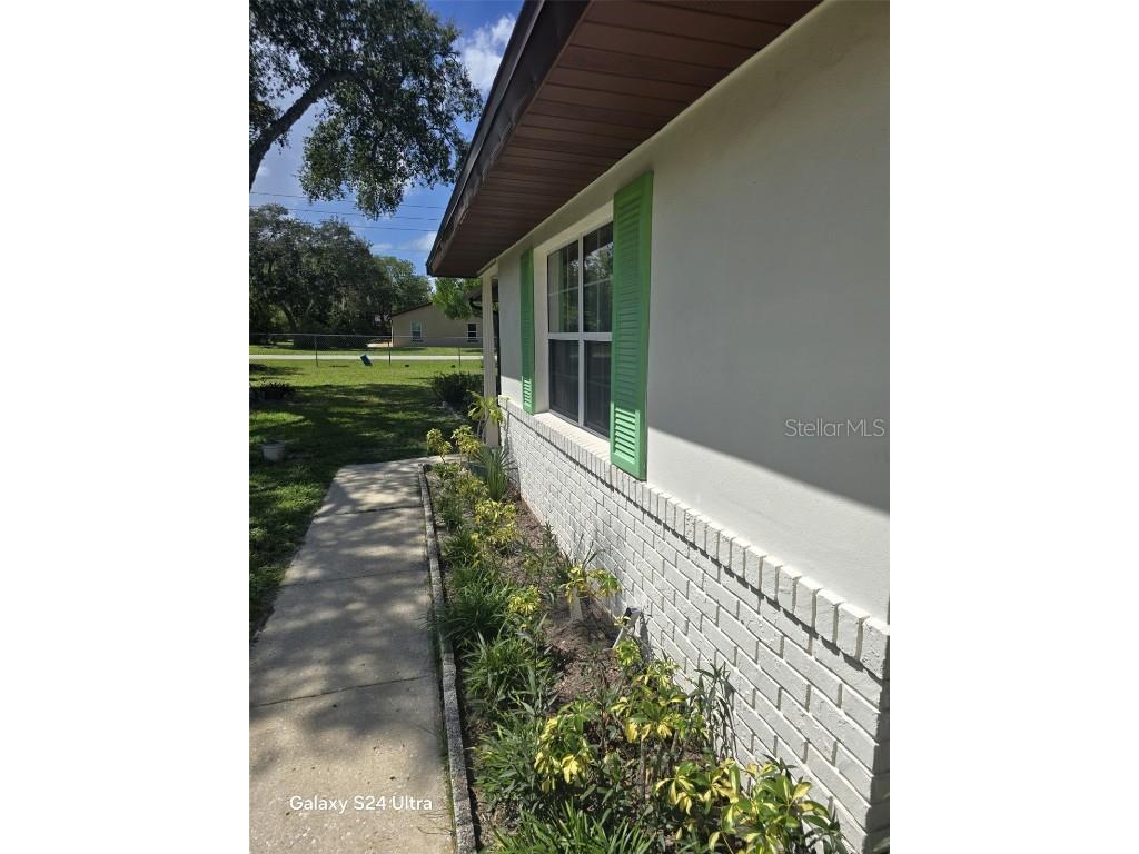 1037 Collins Avenue Orange City FL 32763 V4944901 image7