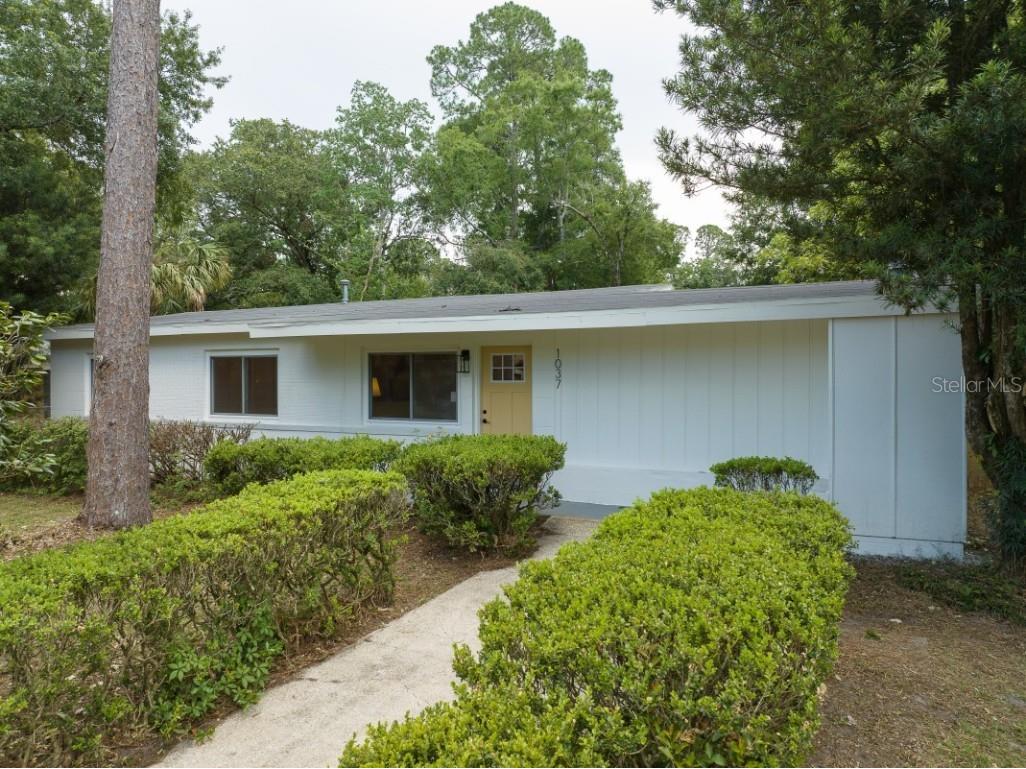1037 NE 15th Place Gainesville FL 32601 A4573200 image1